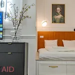 V27-2 Design - Hostaid Appartement Boedapest