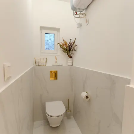 V27-2 Design - Hostaid * Budapest
